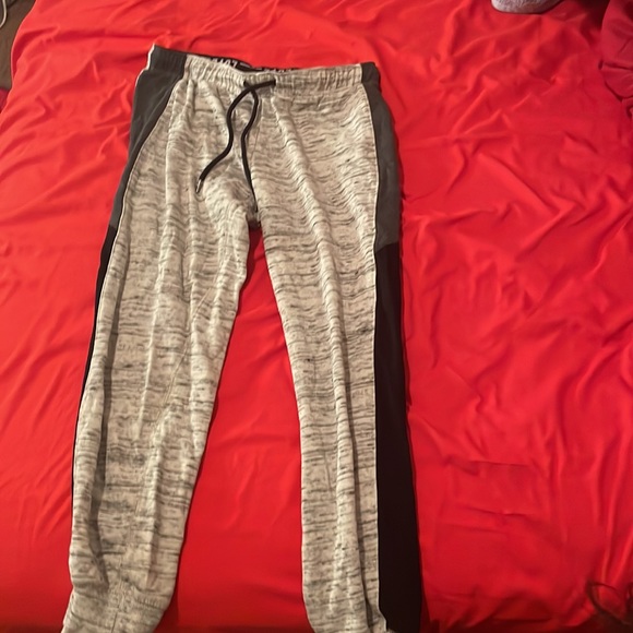 Love sweatshirt form JCPenney, the size is a medium - Picture 3 of 8